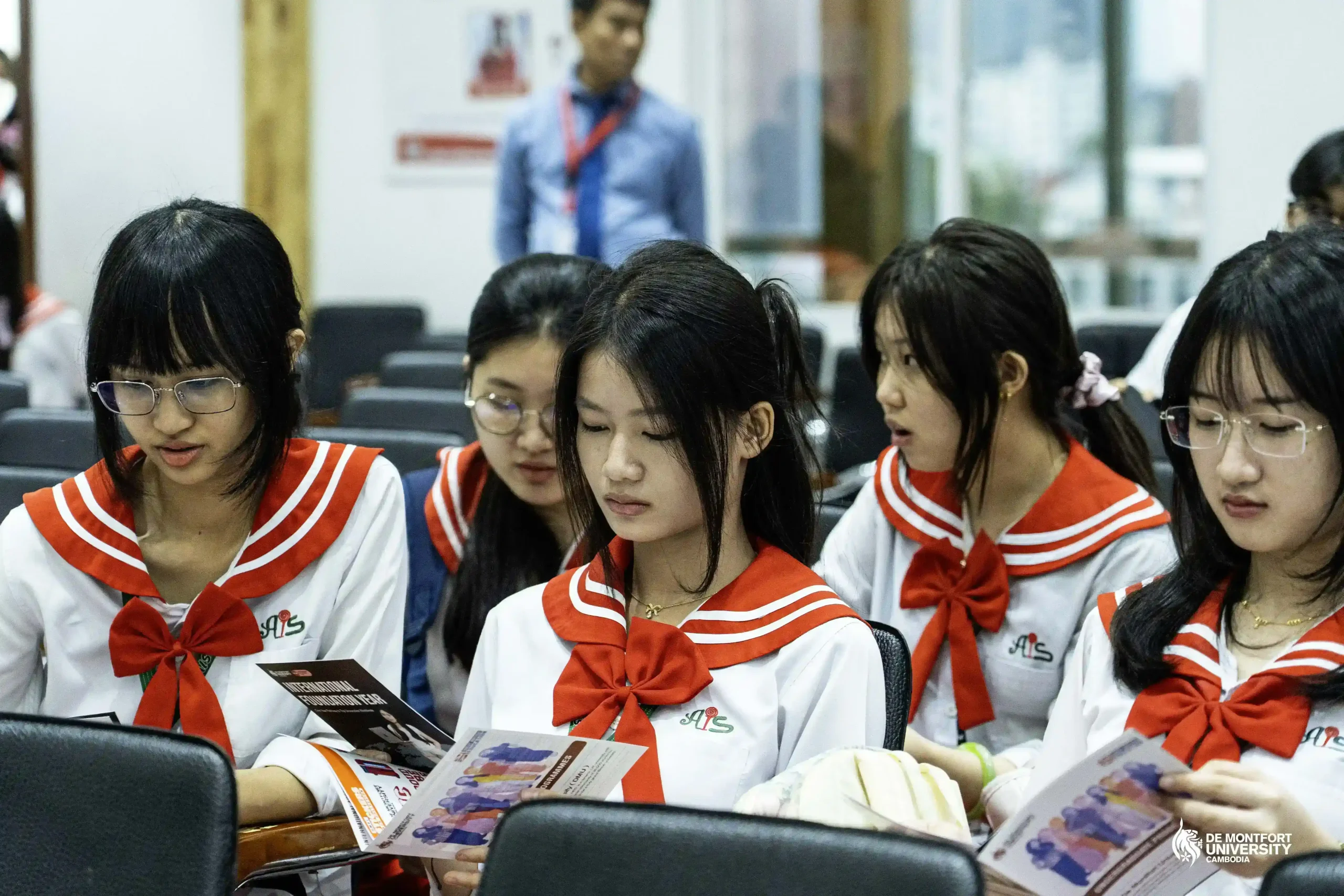 DMUC Takes British University Experience to American Intercon School