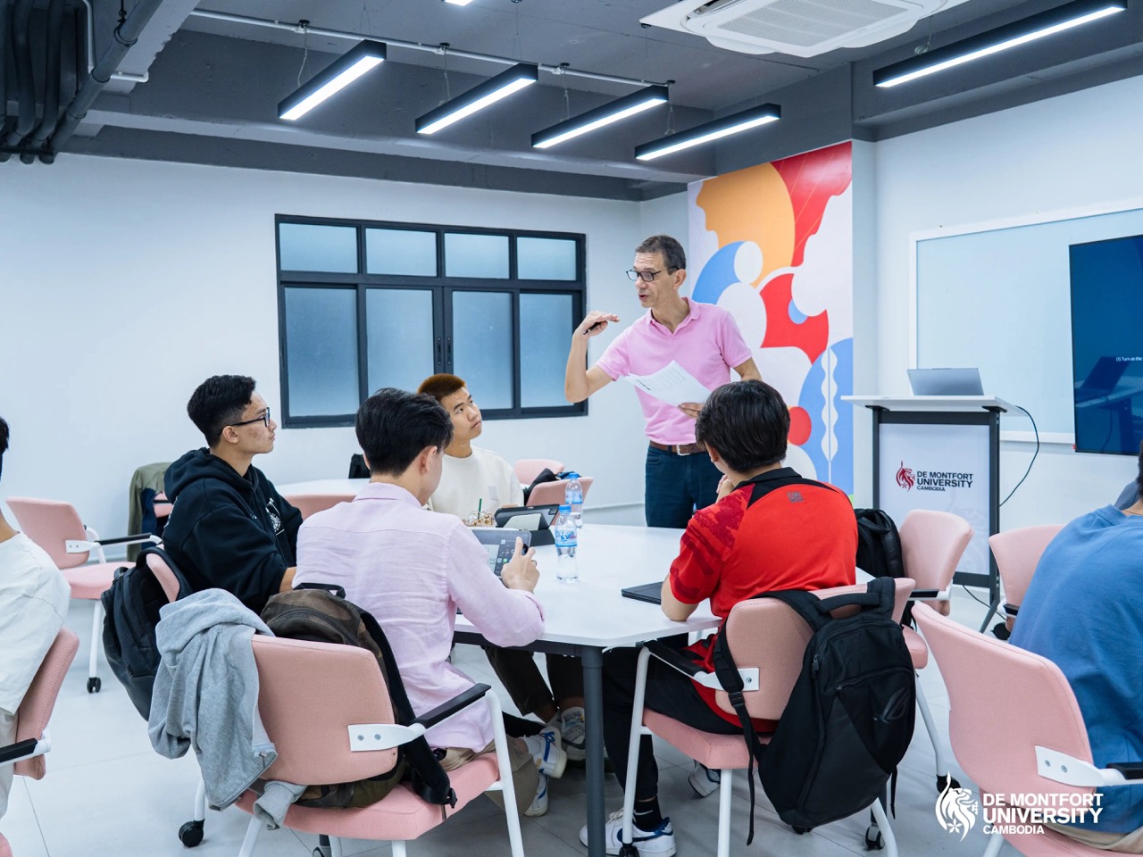 Interactive Classes & Group Discussions
